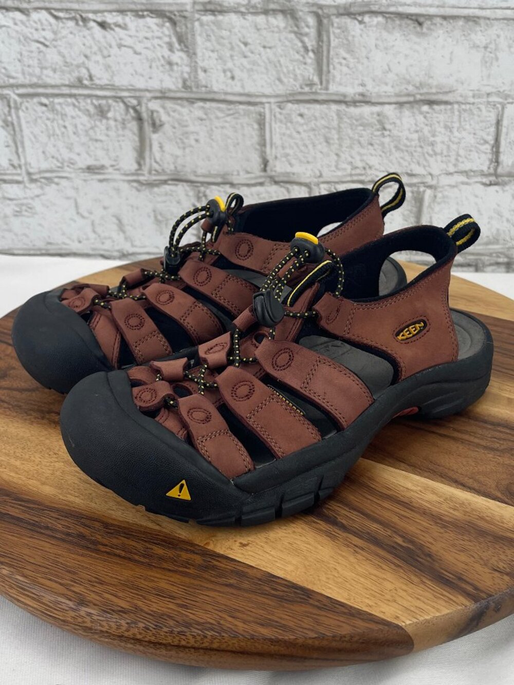 Keen Newport Womens 7.5 Brown Leather Waterproof Closed Toe Hiking Sandals